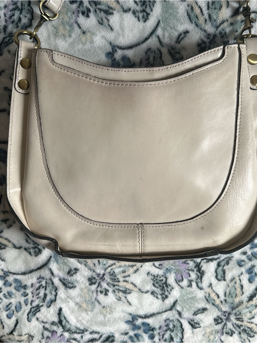 Patricia Nash Cream Leather Shoulder Bag with Subtle Embossed Logo - Picture 3 of 9